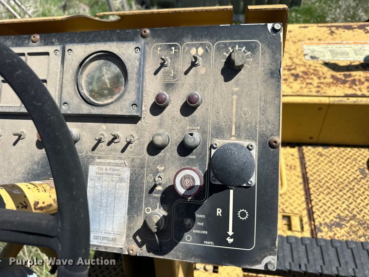 image for item OE9194 2000 Caterpillar  AP-650B paver