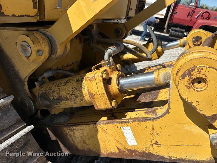image for item OE9196 2000 Caterpillar  D7R dozer