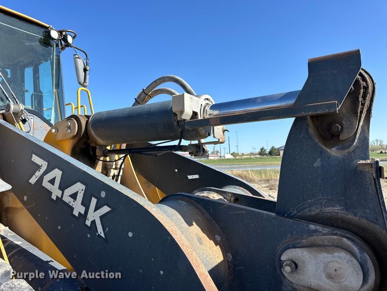 image for item OE9199 2011 John Deere  744K wheel loader