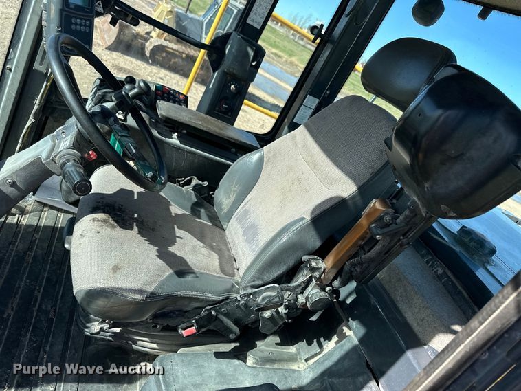 image for item OE9199 2011 John Deere  744K wheel loader