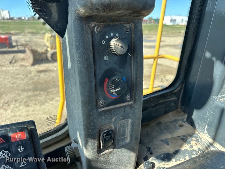 image for item OE9199 2011 John Deere  744K wheel loader