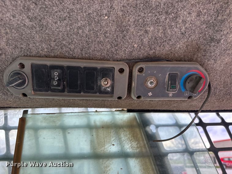 image for item OE9201 2008 Bobcat S185 skid steer loader