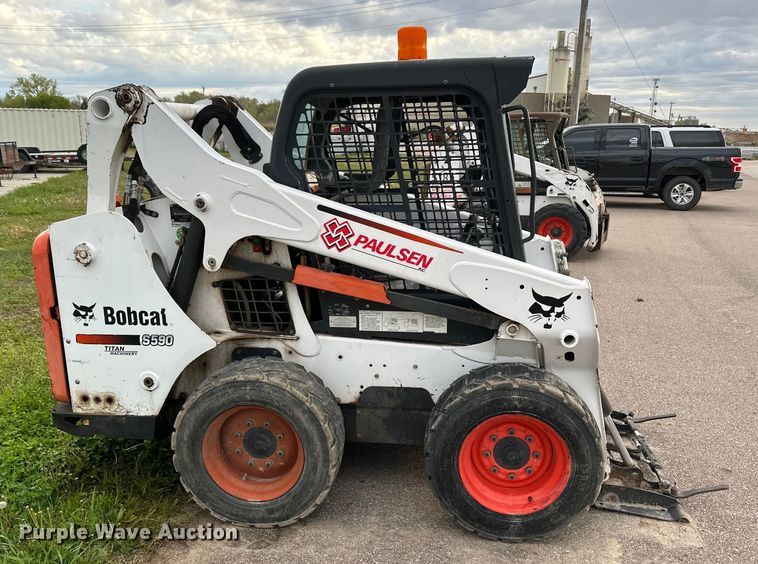 image for item OE9202 2016 Bobcat S590 skid steer loader