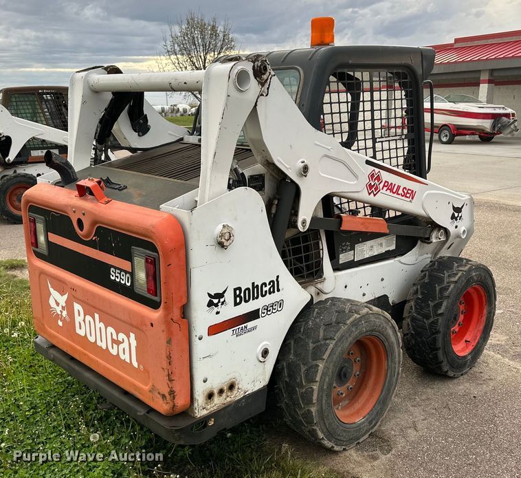 image for item OE9202 2016 Bobcat S590 skid steer loader