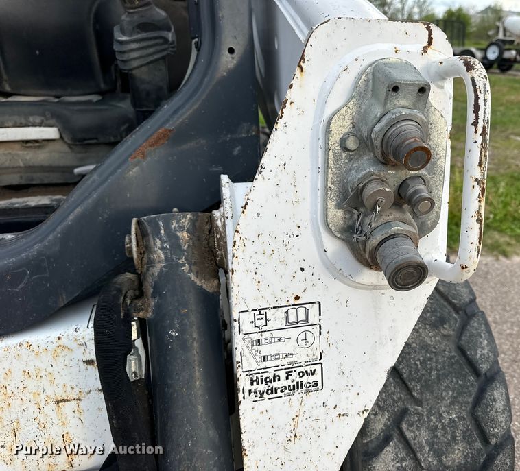 image for item OE9202 2016 Bobcat S590 skid steer loader