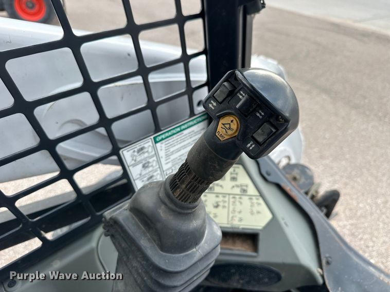 image for item OE9202 2016 Bobcat S590 skid steer loader