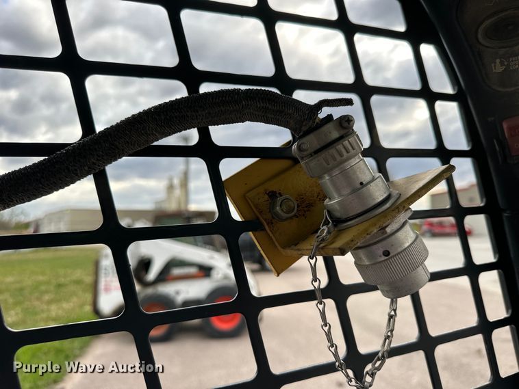 image for item OE9202 2016 Bobcat S590 skid steer loader