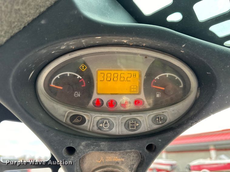 image for item OE9202 2016 Bobcat S590 skid steer loader