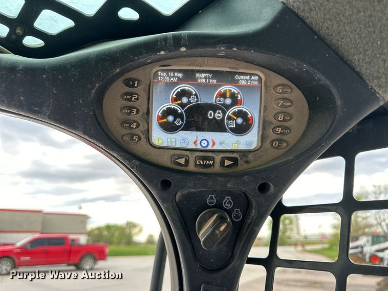 image for item OE9202 2016 Bobcat S590 skid steer loader