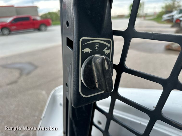 image for item OE9202 2016 Bobcat S590 skid steer loader