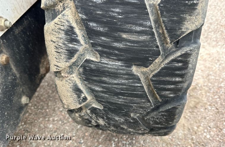 image for item OE9202 2016 Bobcat S590 skid steer loader