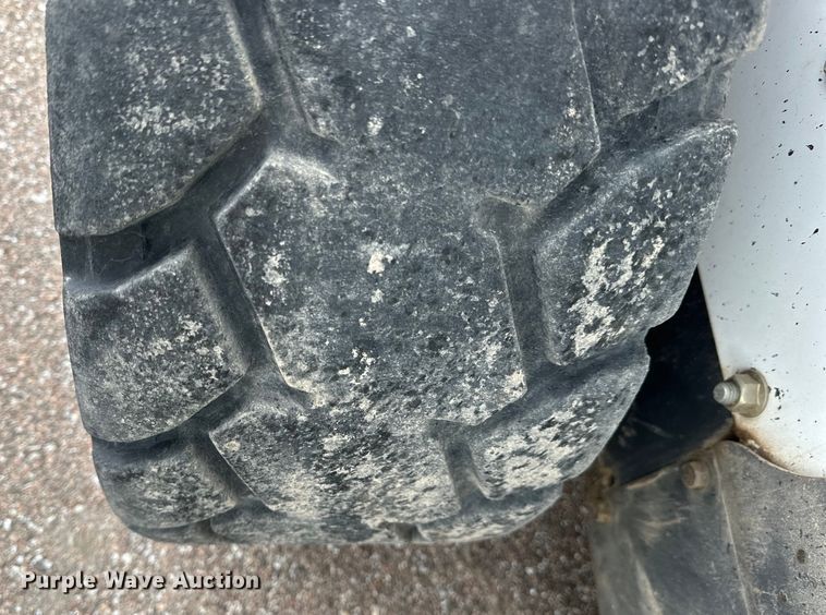 image for item OE9202 2016 Bobcat S590 skid steer loader