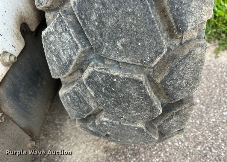 image for item OE9202 2016 Bobcat S590 skid steer loader