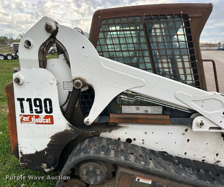 image for item OE9203 2008 Bobcat T190 tracked skid steer loader