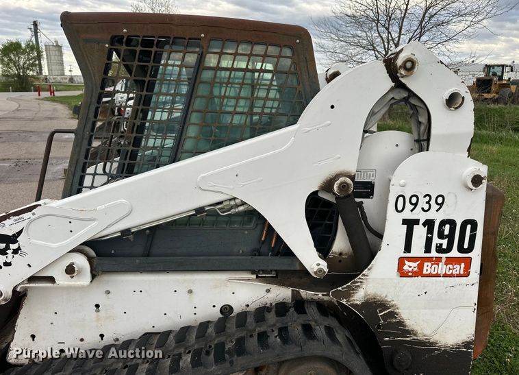 image for item OE9203 2008 Bobcat T190 tracked skid steer loader