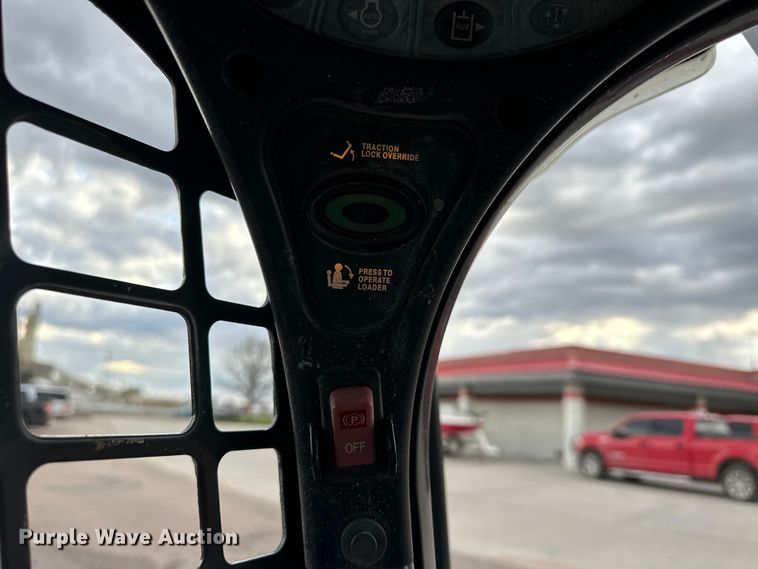 image for item OE9204 2015 Bobcat T590 tracked skid steer loader