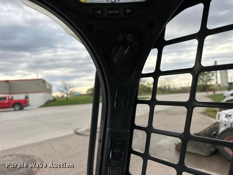 image for item OE9204 2015 Bobcat T590 tracked skid steer loader