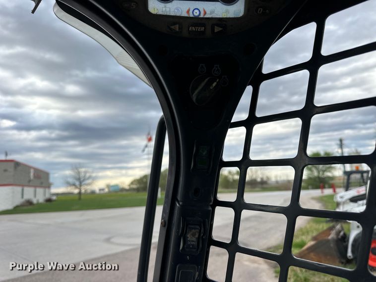 image for item OE9205 2016 Bobcat S590 skid steer loader