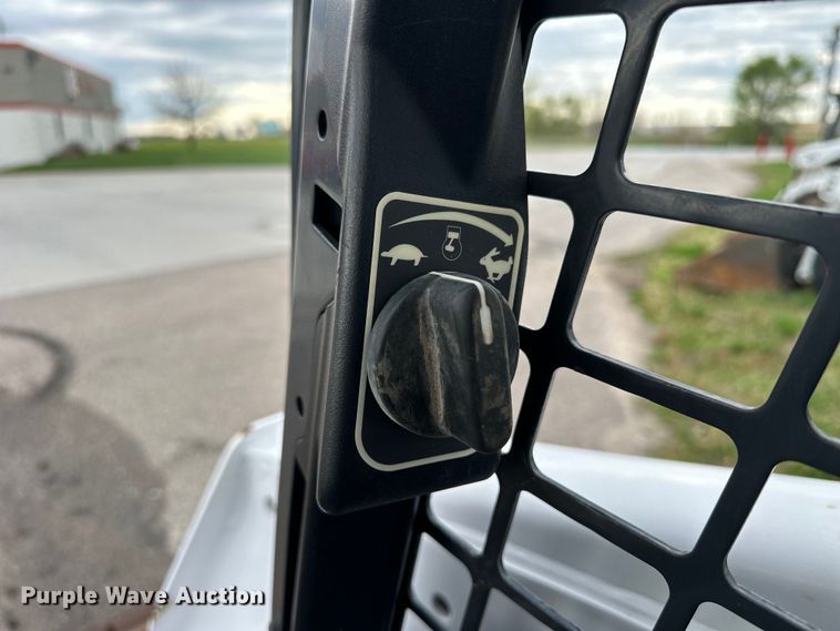 image for item OE9205 2016 Bobcat S590 skid steer loader