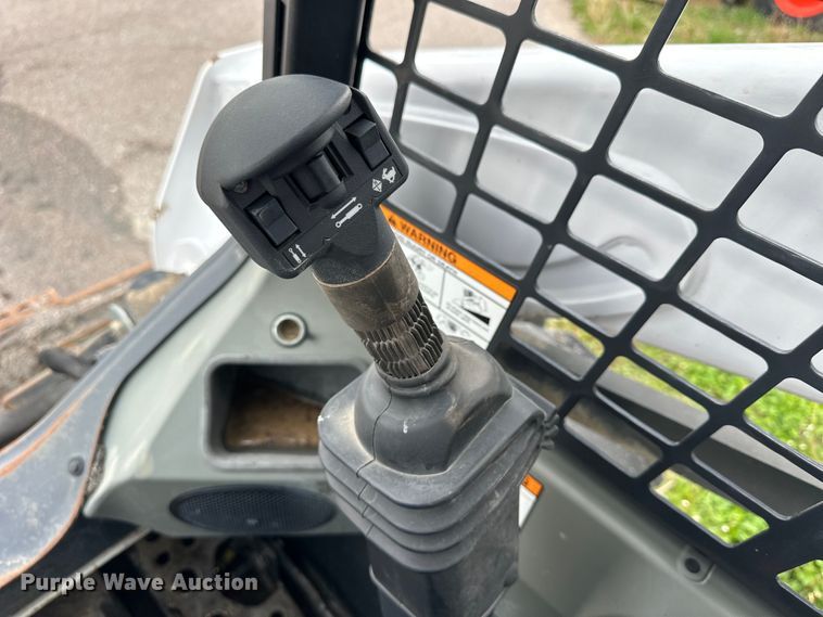 image for item OE9205 2016 Bobcat S590 skid steer loader