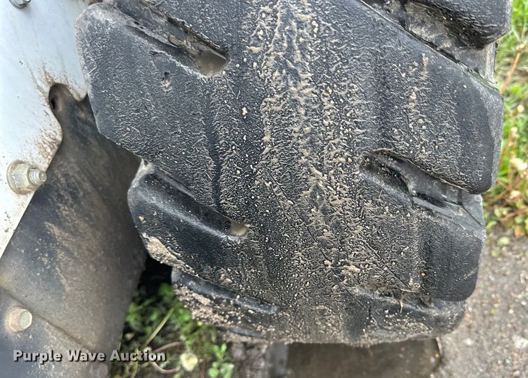 image for item OE9205 2016 Bobcat S590 skid steer loader