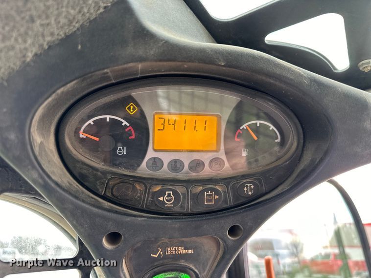 image for item OE9206 2017 Bobcat S590 skid steer loader