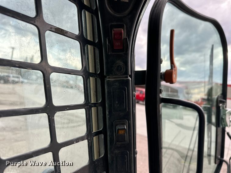 image for item OE9206 2017 Bobcat S590 skid steer loader