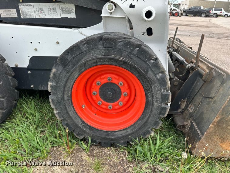 image for item OE9206 2017 Bobcat S590 skid steer loader