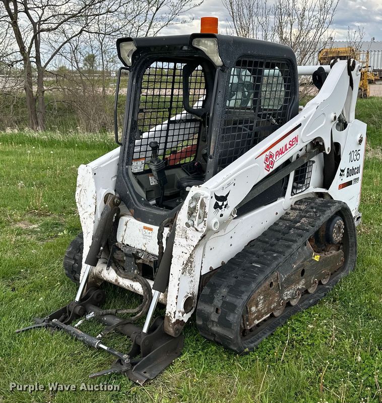 image for item OE9207 2014 Bobcat T590 tracked skid steer loader
