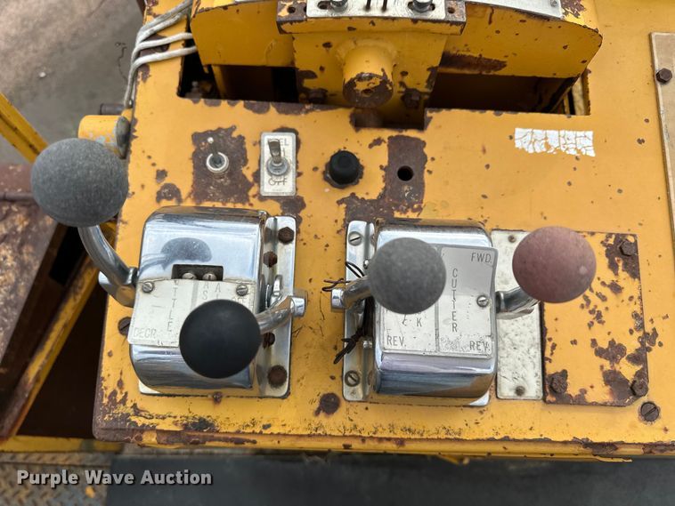 image for item OE9212 1992 CMI TR225 trimmer