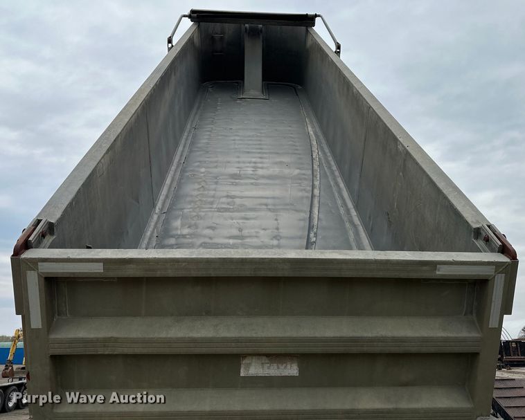 image for item OF9337 2000 Travis end dump trailer