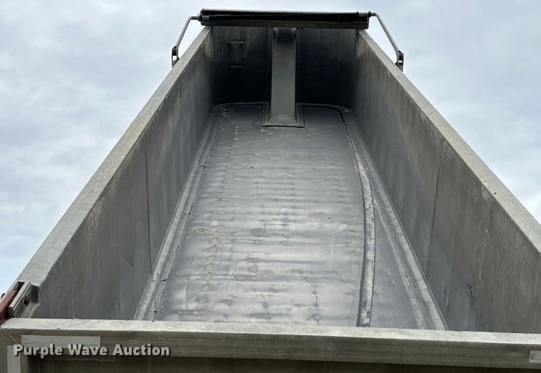 image for item OF9337 2000 Travis end dump trailer