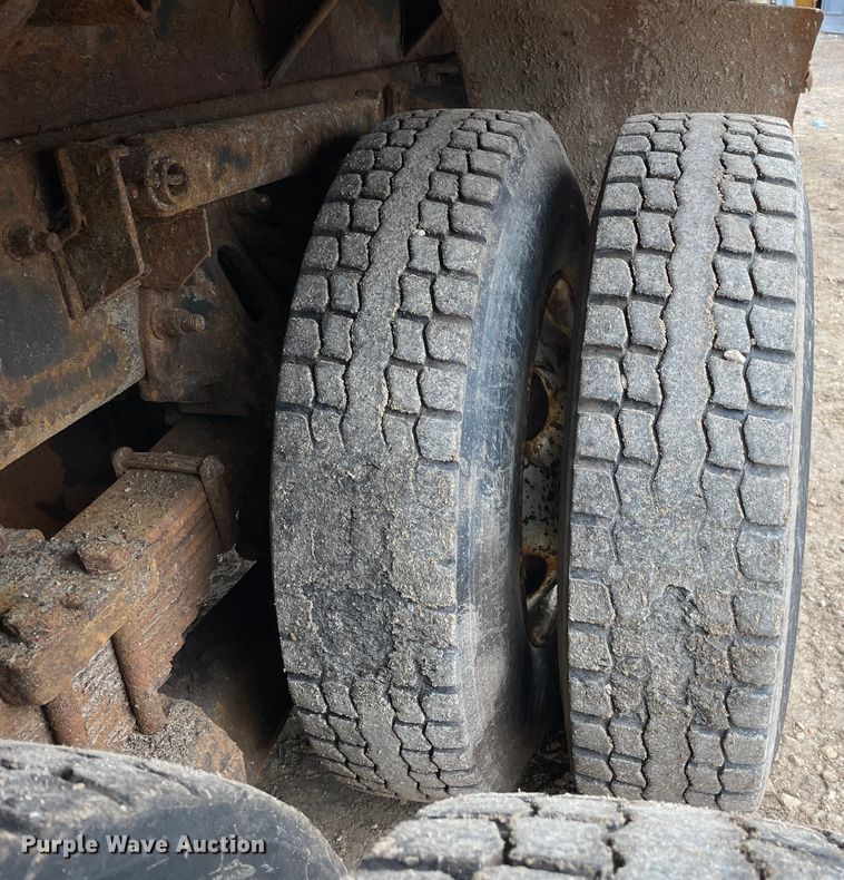 image for item OG9882 2000 Sterling  L8500 dump truck