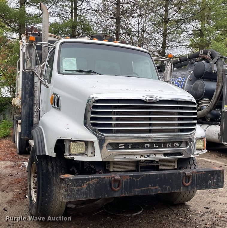 image for item OG9890 2009 Sterling  L9500 vacuum truck