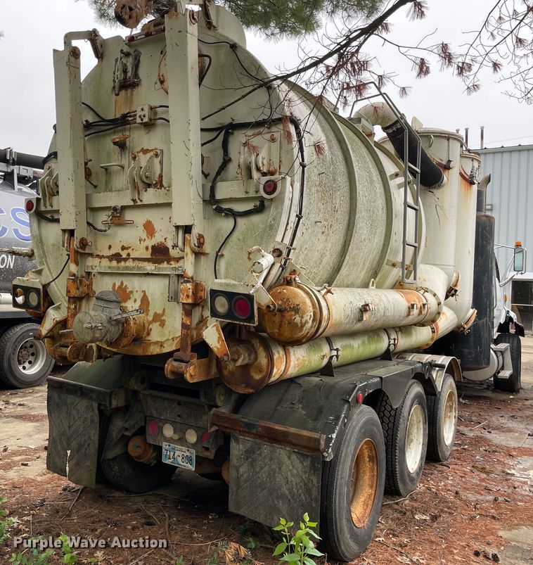 image for item OG9890 2009 Sterling  L9500 vacuum truck