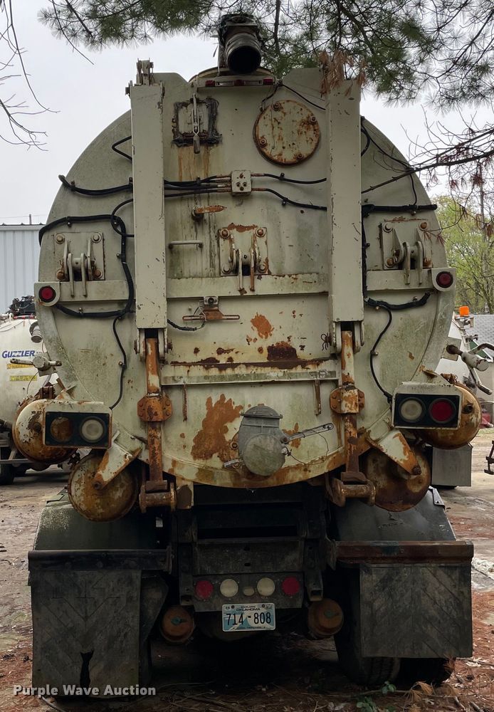 image for item OG9890 2009 Sterling  L9500 vacuum truck