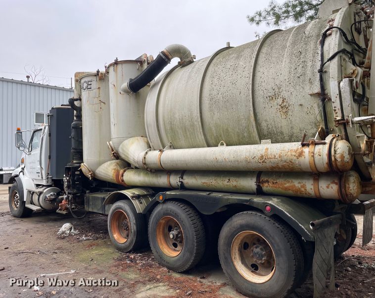 image for item OG9890 2009 Sterling  L9500 vacuum truck