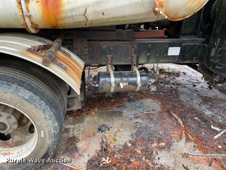 image for item OG9890 2009 Sterling  L9500 vacuum truck