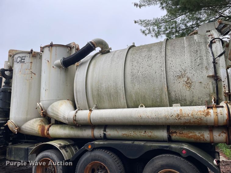 image for item OG9890 2009 Sterling  L9500 vacuum truck