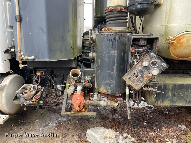 image for item OG9890 2009 Sterling  L9500 vacuum truck