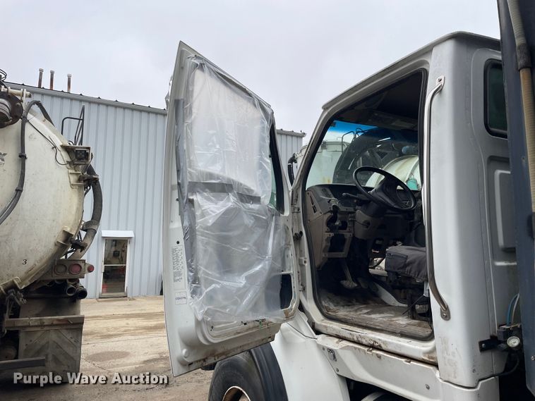 image for item OG9890 2009 Sterling  L9500 vacuum truck