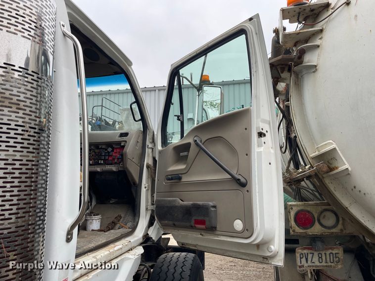 image for item OG9890 2009 Sterling  L9500 vacuum truck