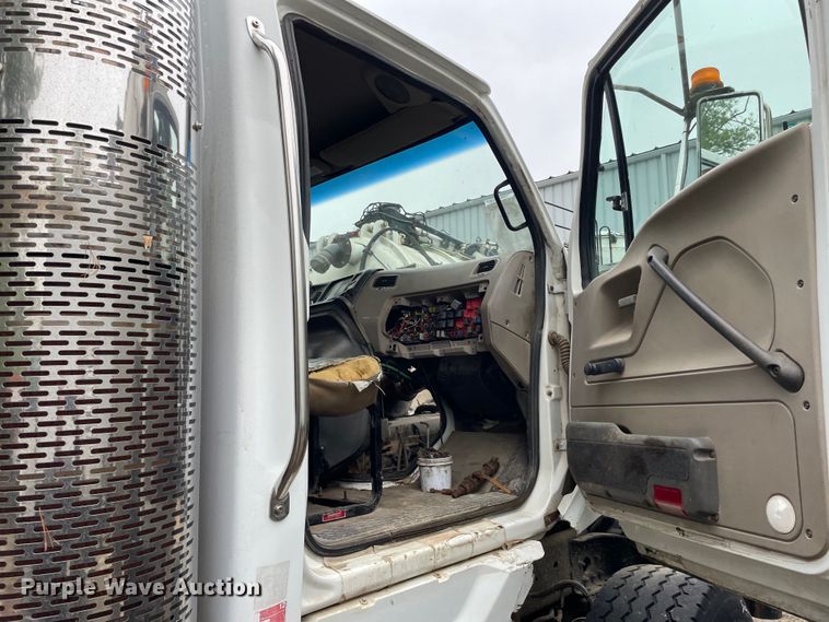 image for item OG9890 2009 Sterling  L9500 vacuum truck