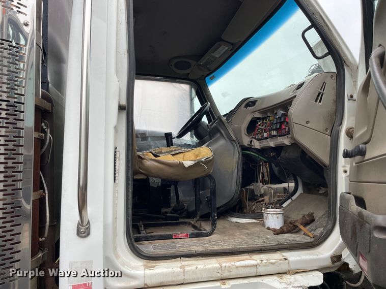 image for item OG9890 2009 Sterling  L9500 vacuum truck