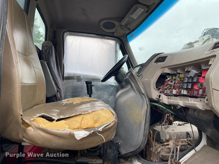 image for item OG9890 2009 Sterling  L9500 vacuum truck