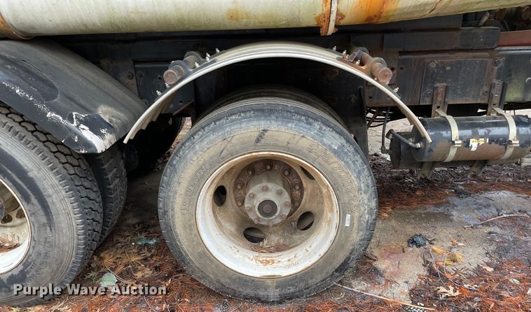 image for item OG9890 2009 Sterling  L9500 vacuum truck