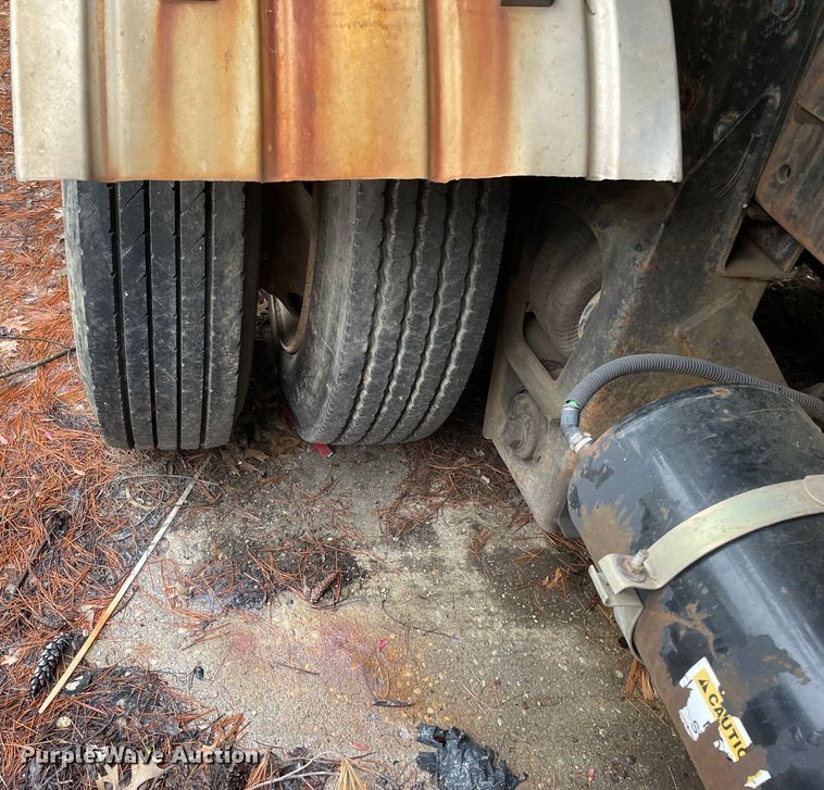 image for item OG9890 2009 Sterling  L9500 vacuum truck