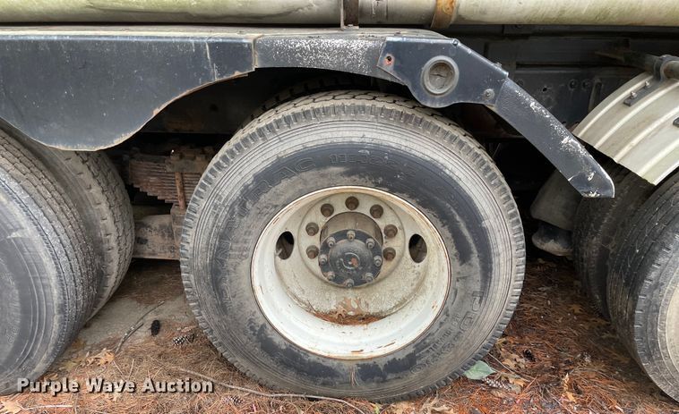 image for item OG9890 2009 Sterling  L9500 vacuum truck