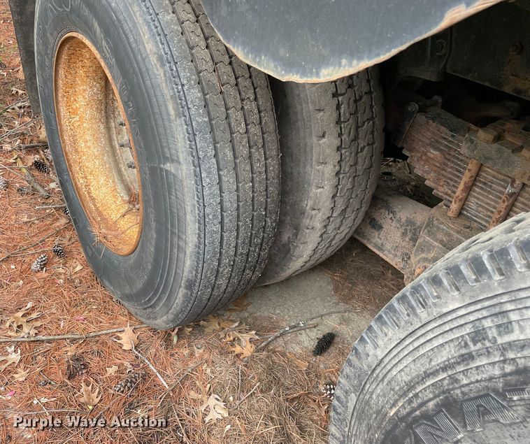 image for item OG9890 2009 Sterling  L9500 vacuum truck