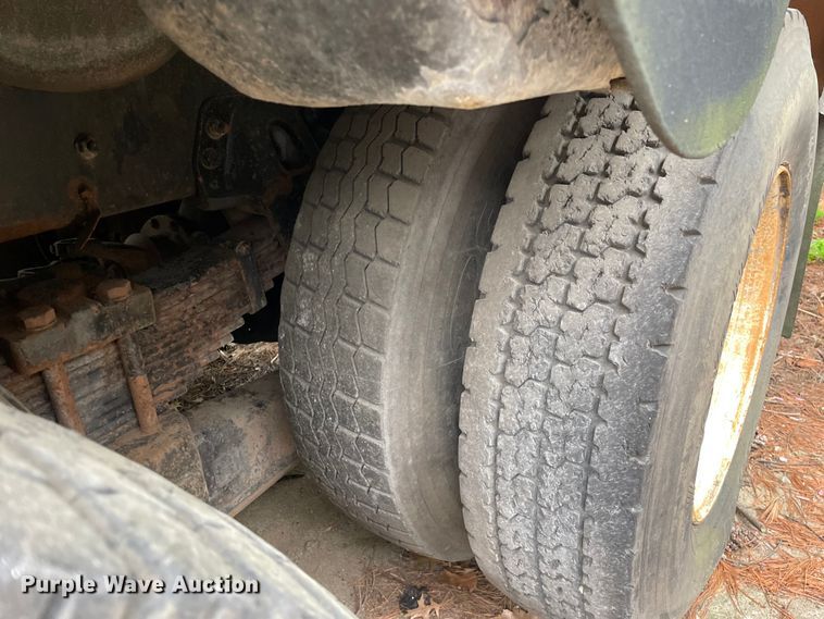 image for item OG9890 2009 Sterling  L9500 vacuum truck